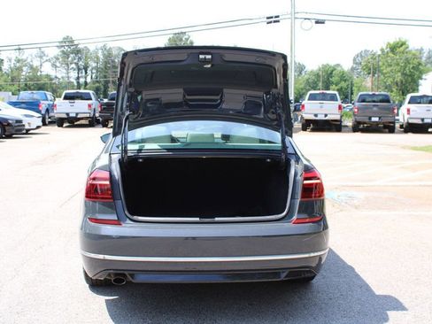 Used 2017 Volkswagen Passat 1.8T R-Line FWD image 9
