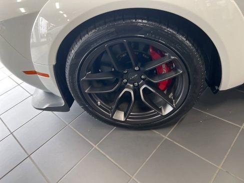 Used 2023 Dodge Challenger SRT Hellcat image 2