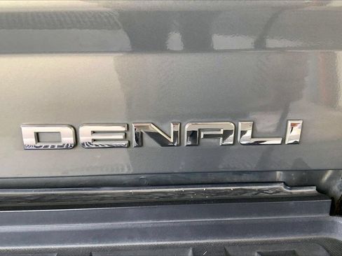Used 2017 GMC Sierra 2500 Denali w/ Duramax Plus Package AWD/4WD image 9