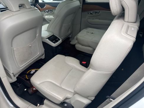 Used 2022 Volvo XC90 T8 Inscription Expression w/ Advanced Package image 10