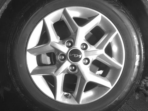 Used 2025 Kia Soul LX w/ LX Technology Package FWD image 12