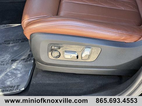 Used 2022 BMW X7 M50i w/ Luxury Seating Package image 11