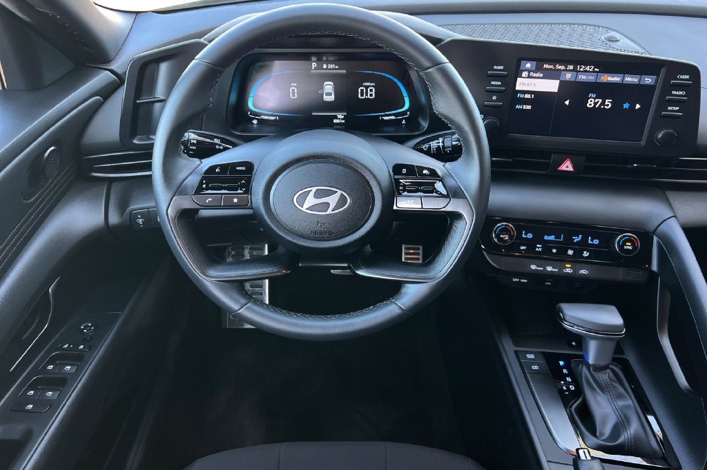 Used 2026 Hyundai Elantra Sport FWD image 17