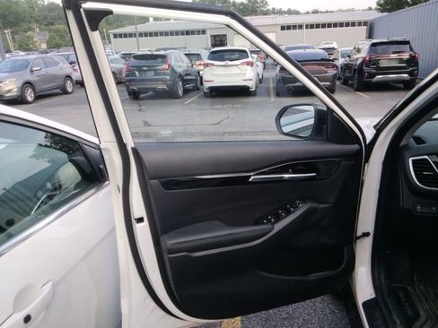 Used 2024 Kia Seltos S FWD image 2
