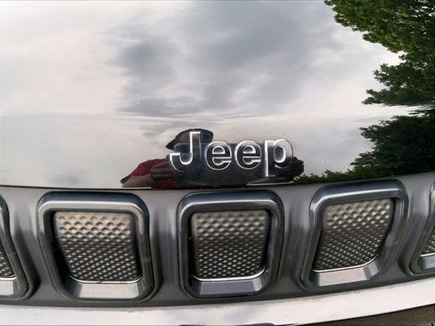 Used 2022 Jeep Compass Latitude w/ Sun and Sound Group AWD/4WD image 5