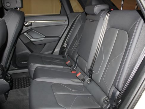 Certified 2025 Audi Q3 2.0T Premium w/ Convenience Package image 20