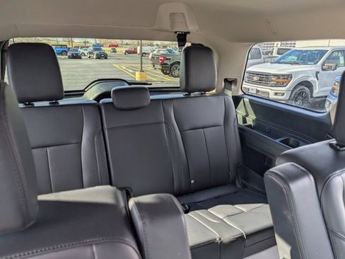 Used 2024 Ford Expedition XLT image 15