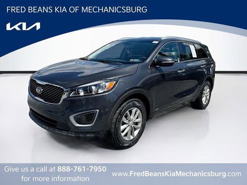 Used 2017 Kia Sorento AWD image 3