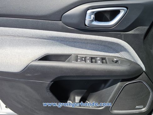 Used 2022 Jeep Compass Latitude w/ Sun and Sound Group image 23