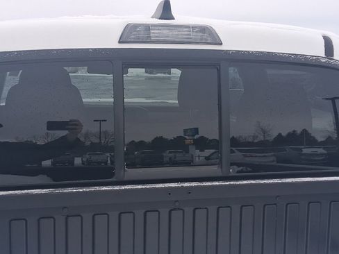 Used 2022 Toyota Tacoma SR image 11