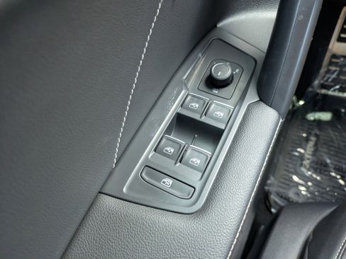 Used 2023 Volkswagen Tiguan SE R-Line FWD image 21
