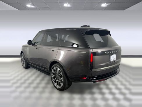 Used 2024 Land Rover Range Rover SE AWD/4WD image 3