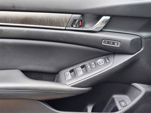 Used 2021 Honda Accord Touring image 21