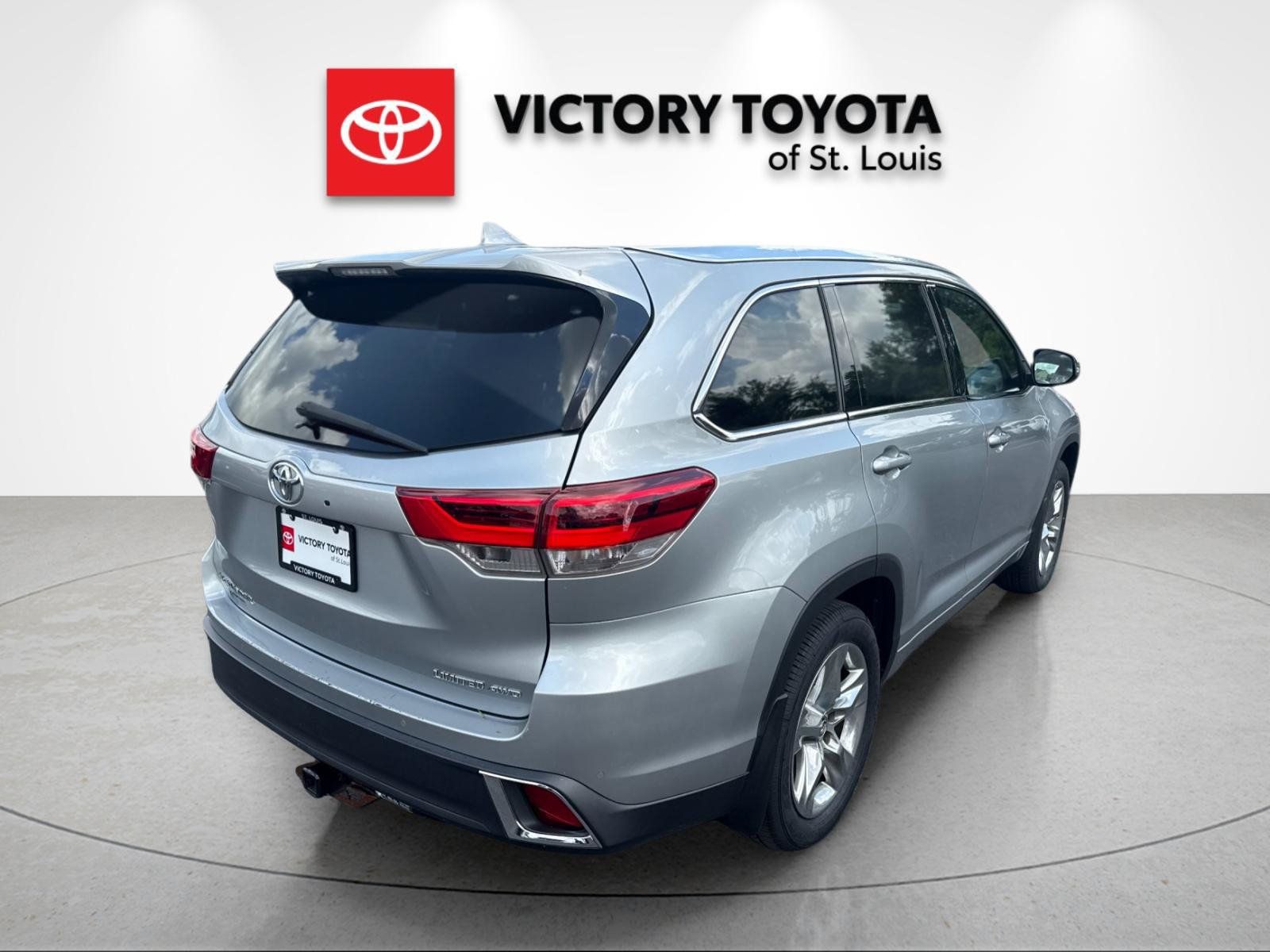 Used 2018 Toyota Highlander Limited AWD/4WD image 3