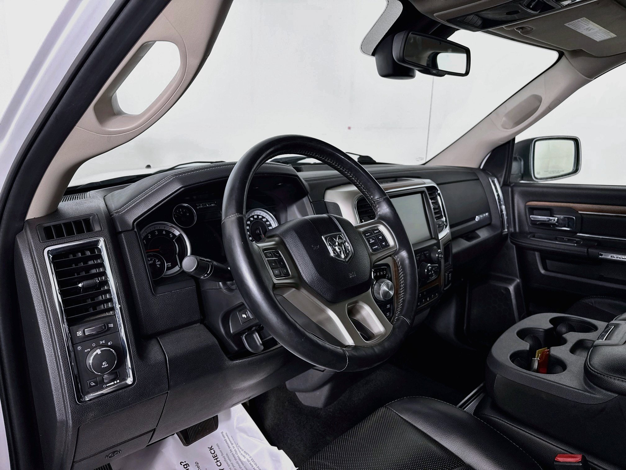 Used 2014 RAM 1500 Laramie w/ Convenience Group AWD/4WD image 9