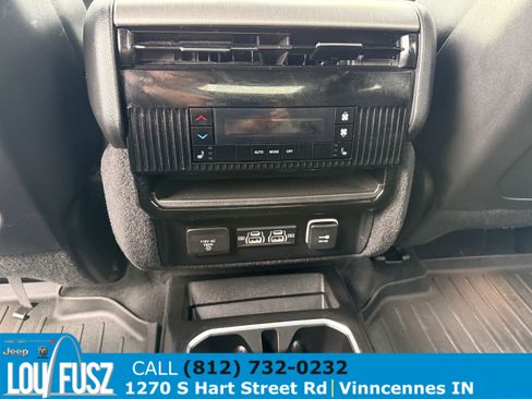 Used 2023 Jeep Wagoneer Series II image 16