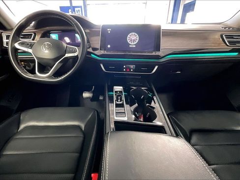 Used 2025 Volkswagen Atlas SEL AWD/4WD image 22