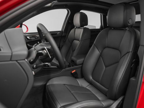 Certified 2026 Porsche Macan AWD/4WD image 5