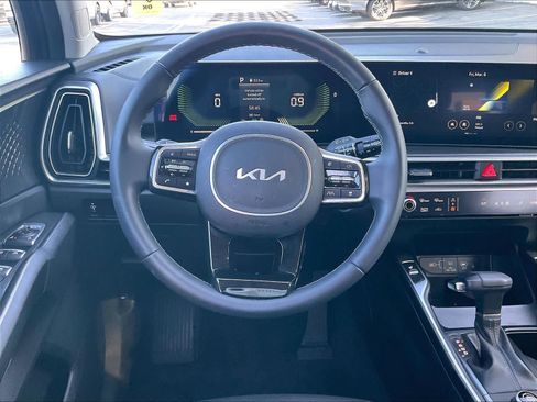 Used 2025 Kia Sorento S w/ Panoramic Sunroof Package image 8
