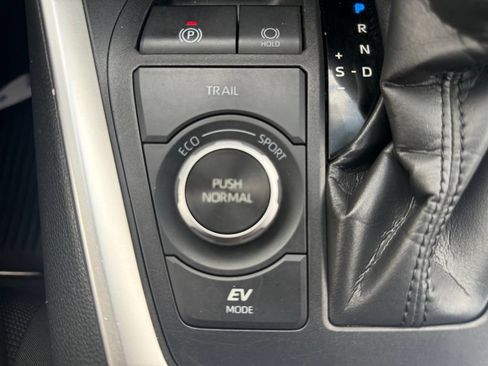 Used 2024 Toyota RAV4 LE AWD/4WD image 16