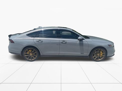 Used 2025 Honda Accord Touring image 9