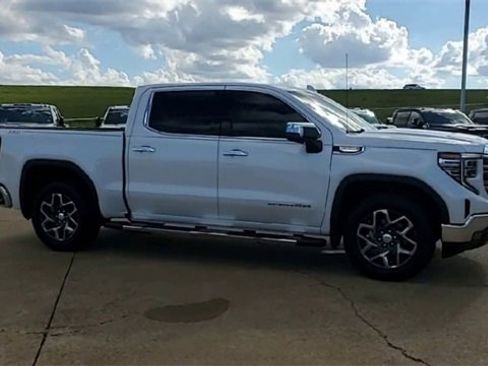 Certified 2023 GMC Sierra 1500 SLT image 2