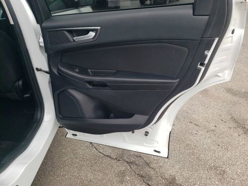 Used 2019 Ford Edge SE image 29