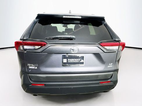 Used 2019 Toyota RAV4 LE AWD/4WD image 6