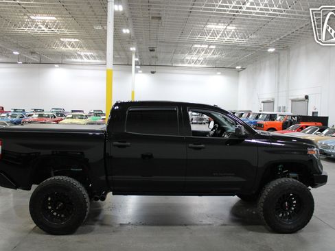 Used 2014 Toyota Tundra SR5 w/ TRD Off Road Package image 11