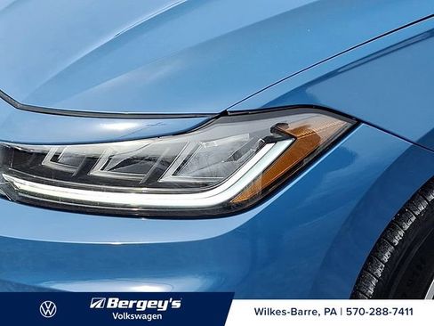 Certified 2025 Volkswagen Jetta SE image 11