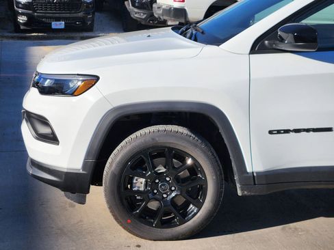 New 2026 Jeep Compass Latitude image 10