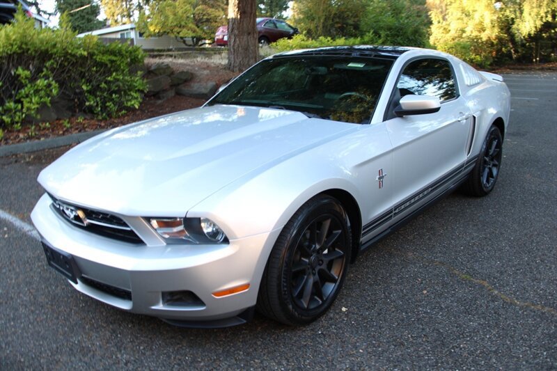 Used 2010 Ford Mustang Premium RWD image 1