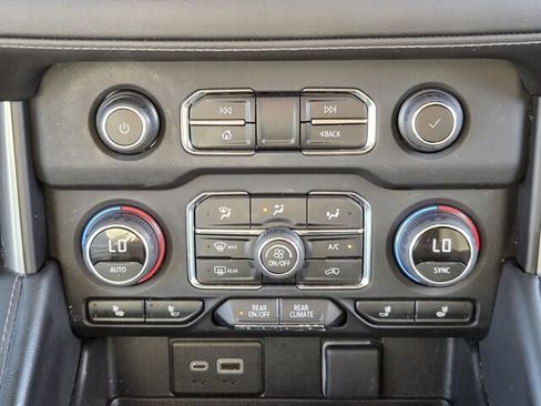 Used 2023 Chevrolet Suburban Z71 w/ Luxury Package AWD/4WD image 18