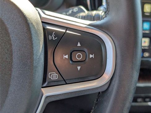 Used 2022 Volvo XC60 B5 Momentum AWD/4WD image 24