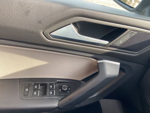 Used 2019 Volkswagen Tiguan SE w/ Panoramic Sunroof Package image 26