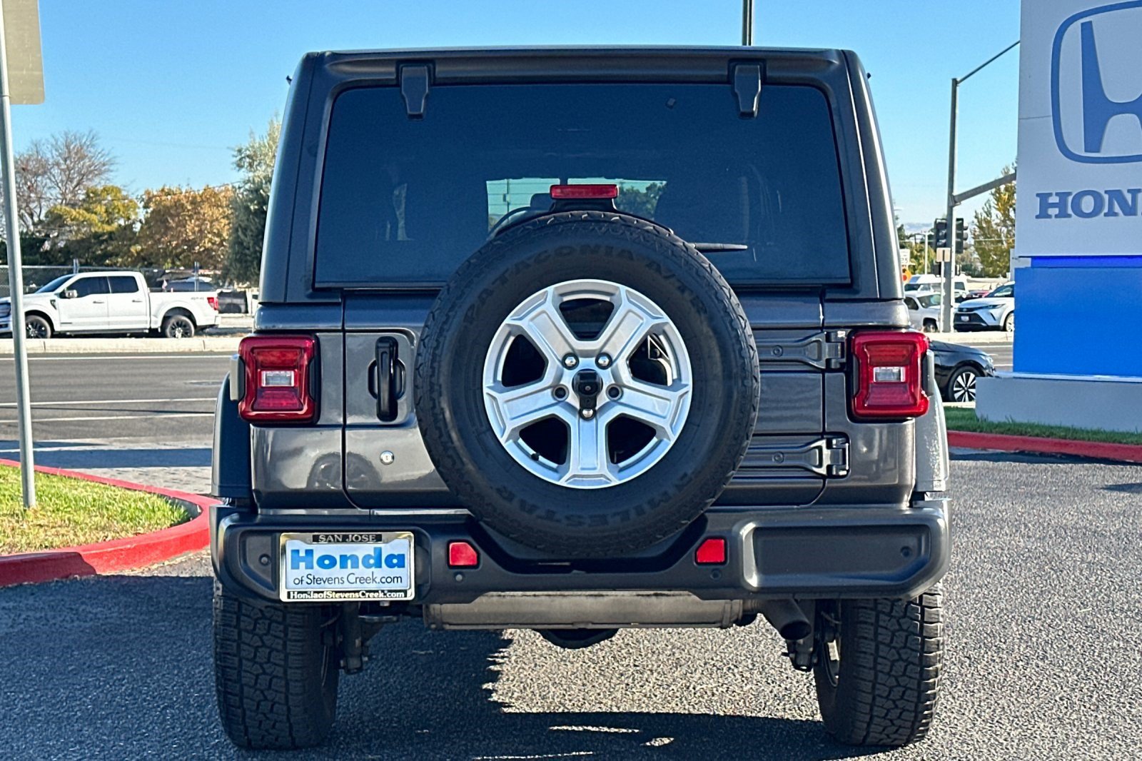 Used 2018 Jeep Wrangler Unlimited Sport S AWD/4WD image 10
