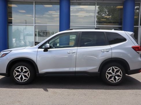 Used 2021 Subaru Forester Premium AWD/4WD image 2