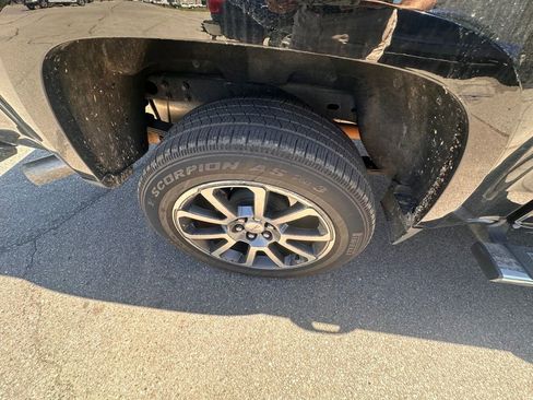 Used 2017 GMC Canyon Denali image 6