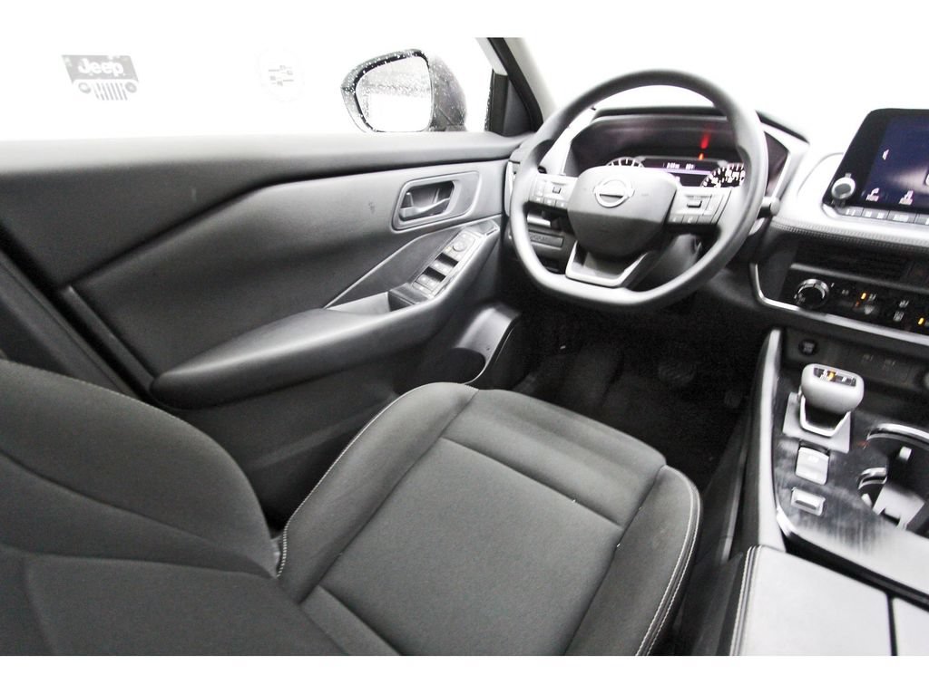Certified 2025 Nissan Rogue S FWD image 6