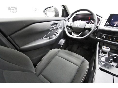 Used 2025 Nissan Rogue S FWD image 6
