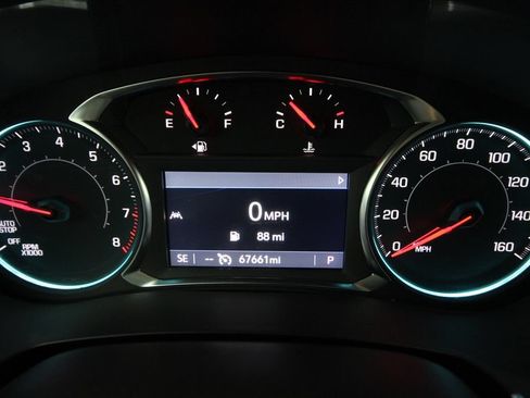 Used 2023 Chevrolet Traverse LT FWD image 16
