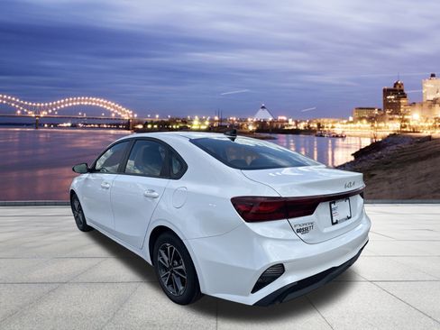 Used 2024 Kia Forte LXS FWD image 3