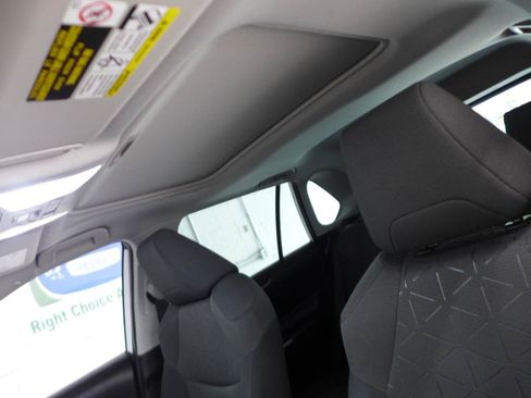 Used 2021 Toyota RAV4 XLE w/ Convenience Package FWD image 56