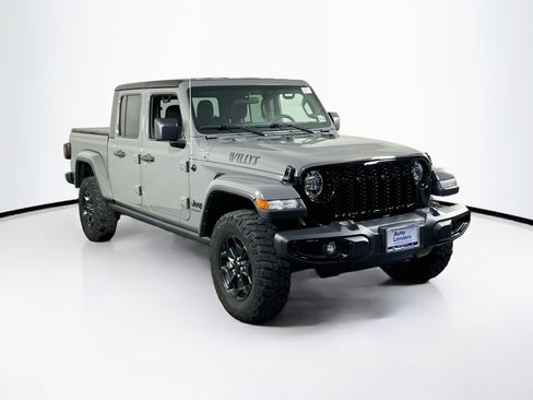 Used 2023 Jeep Gladiator Sport AWD/4WD image 3