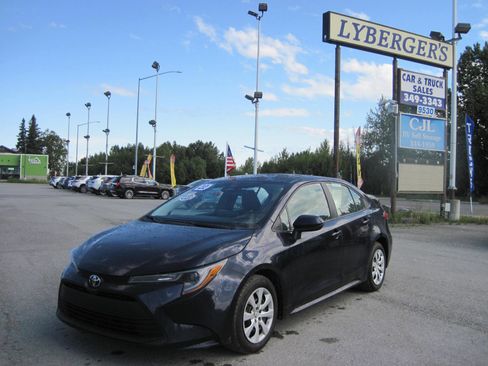 Used 2023 Toyota Corolla LE image 1