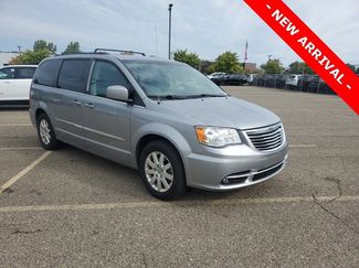 Used 2016 Chrysler Town & Country Touring image 1