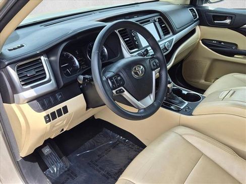 Used 2015 Toyota Highlander XLE AWD/4WD image 10