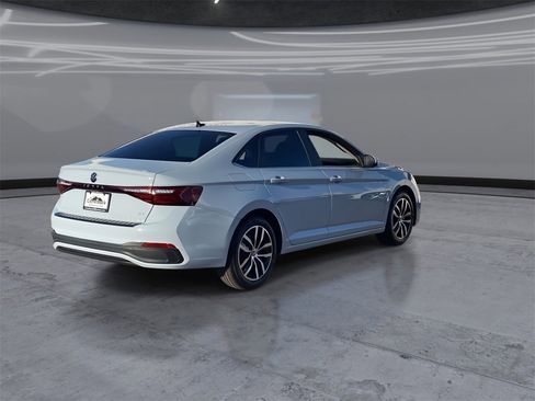 New 2025 Volkswagen Jetta SE image 5