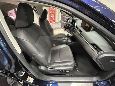 Used 2019 Lexus ES 300h w/ Premium Package FWD image 39