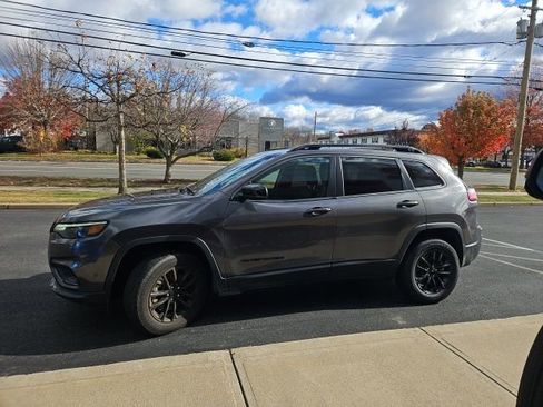 Used 2023 Jeep Cherokee Altitude Lux image 4
